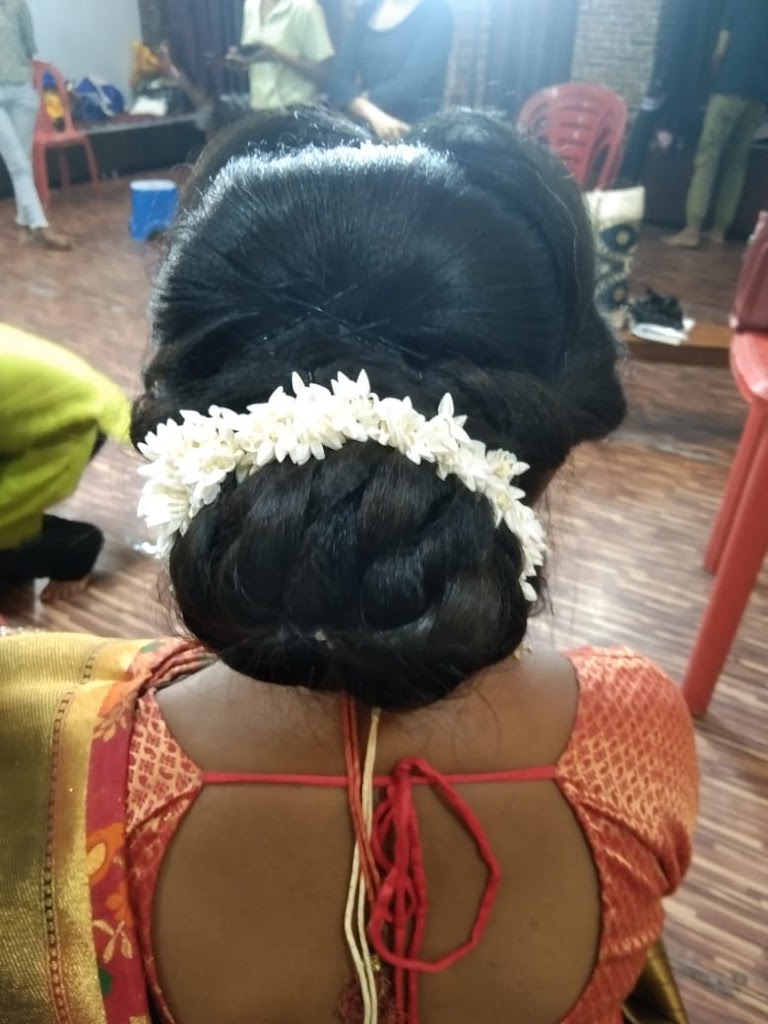 Devika Ladies Beauty Parlour