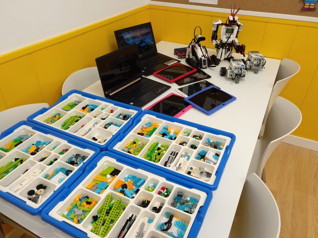 Book&Bit Academia de idiomas robotica y tecnologia en Mostoles