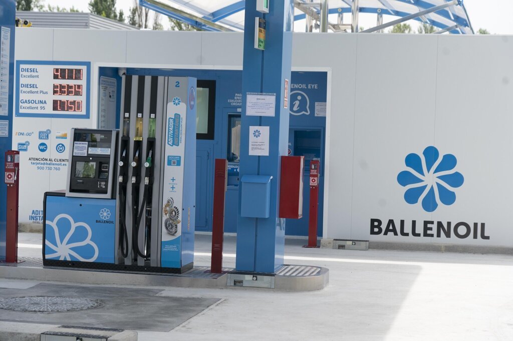 Ballenoil Vitoria — Exterior