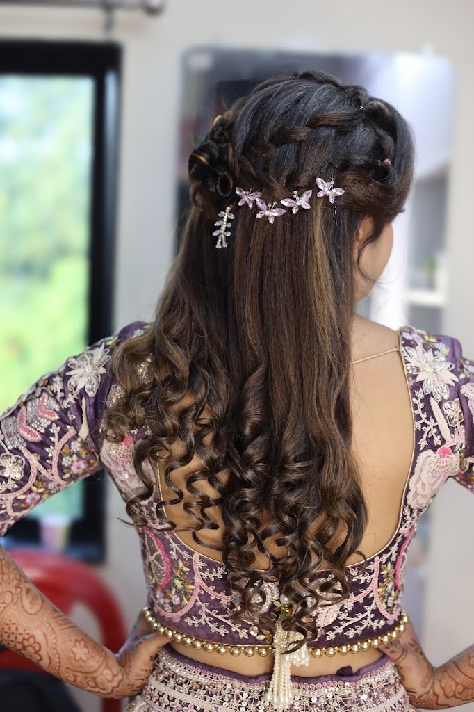 Charvi Bridal Salon Makeupartist