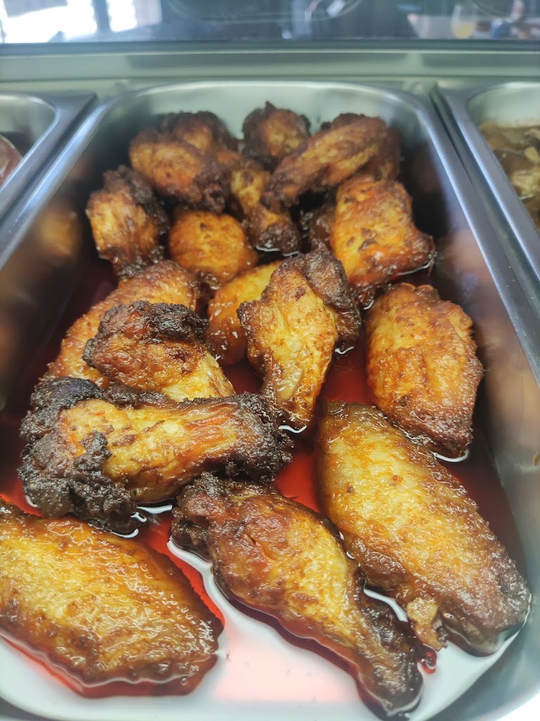 Taperia El Bon Lloc — Comida y bebida