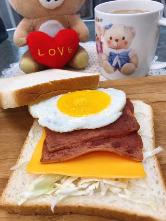 晴天采鴻-肉排蛋吐司/蔥酥餅/漢堡（桃園延平店） 的照片