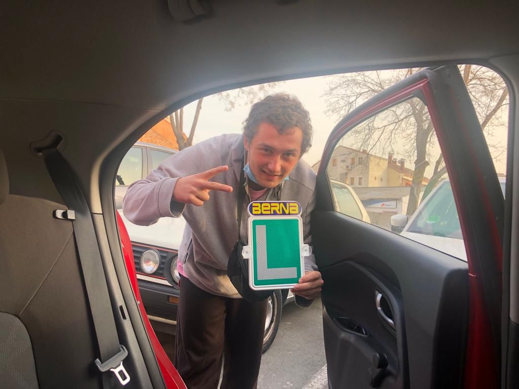Autoescuela Berna — Automovil