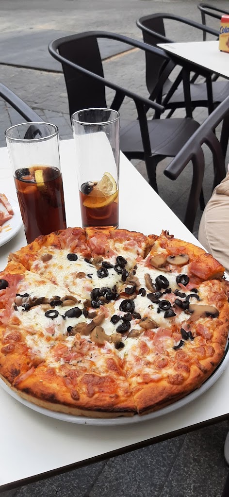 Cafeteria Napoles II Pizzeria — Comida y bebida