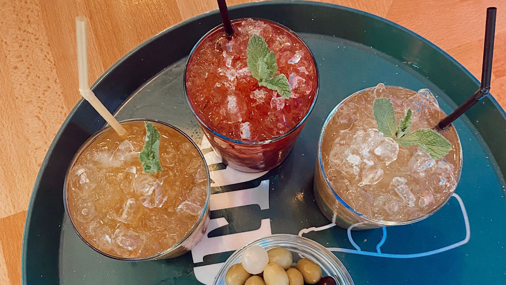 Oasis Castelldefels — Comida y bebida