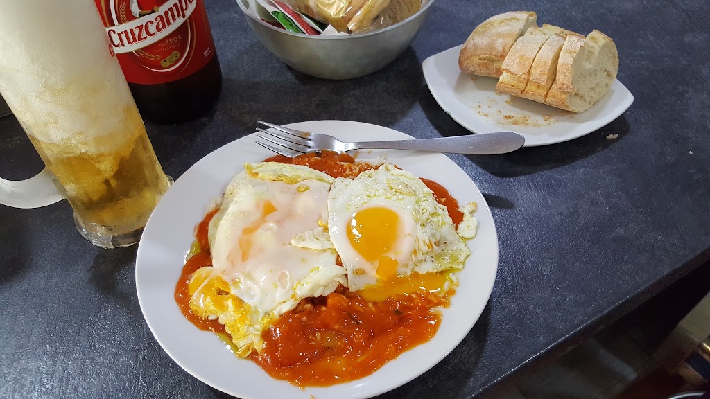 Cafe Tapas La Estacion — Comida y bebida