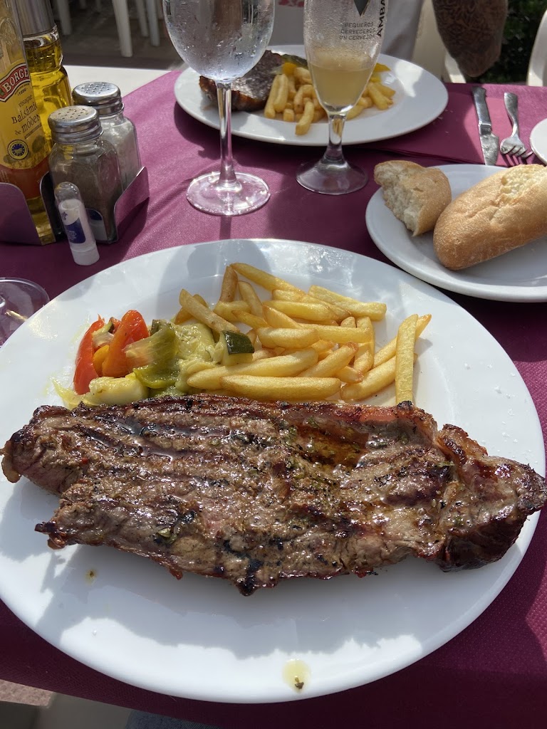 Restaurante Porto Alegre — Comida y bebida