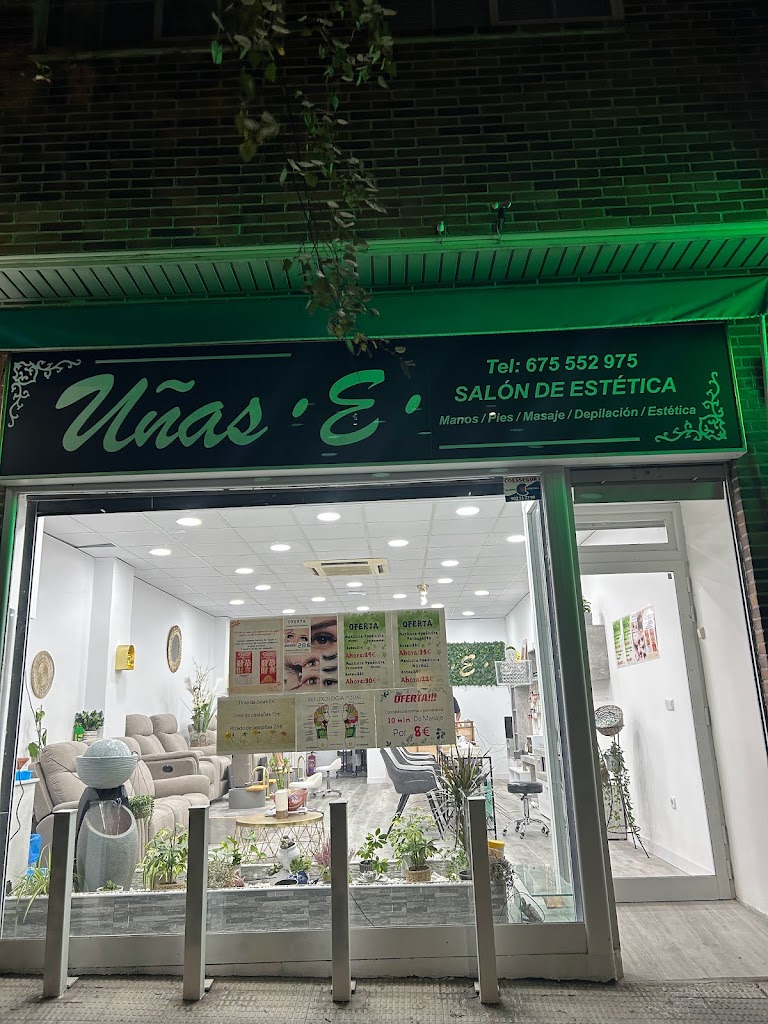 Unas E — Exterior