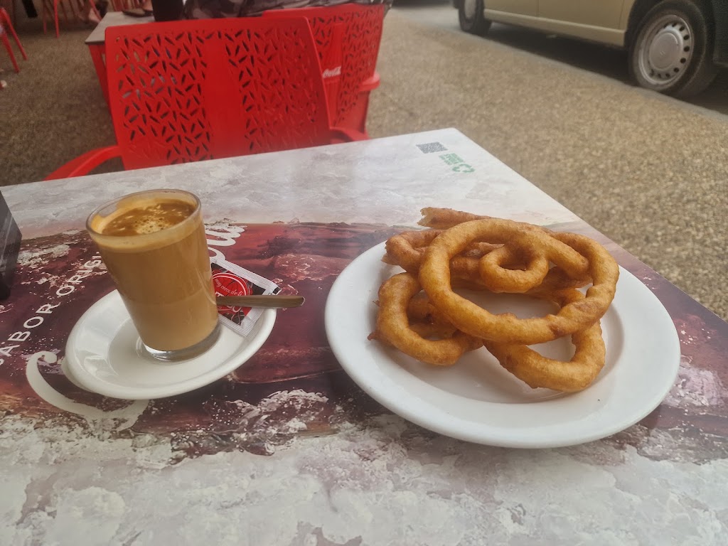 Cafeteria Dulces y Panaderia Santiago — Comida y bebida