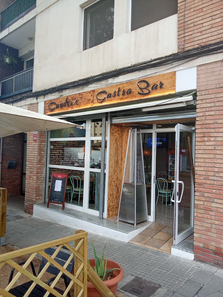 Gaudeix cafe i mes Gastro bar Restaurante