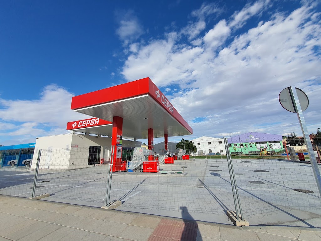 Estacion de servicio Moeve, antes Cepsa — Surtidor de combustible