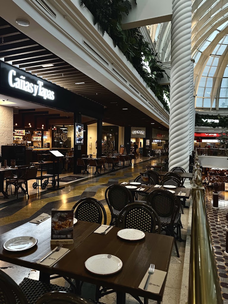 Canas y Tapas — Ambiente