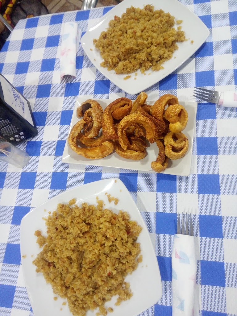 Al dos hermanas CAFE-BAR. — Comida y bebida