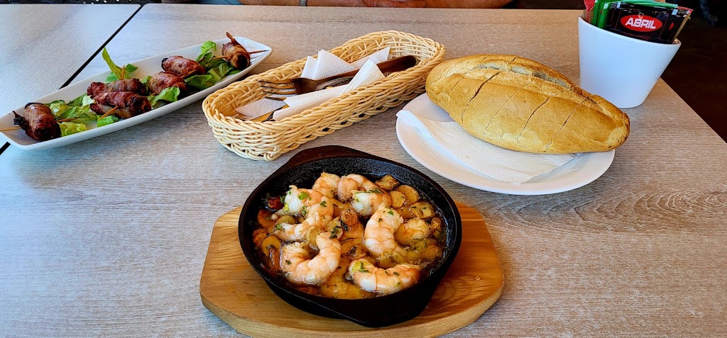 Dazzle Cafe & Bar — Comida y bebida