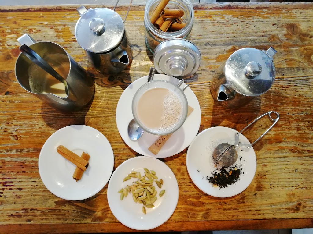 Es Vermell Cafe — Comida y bebida