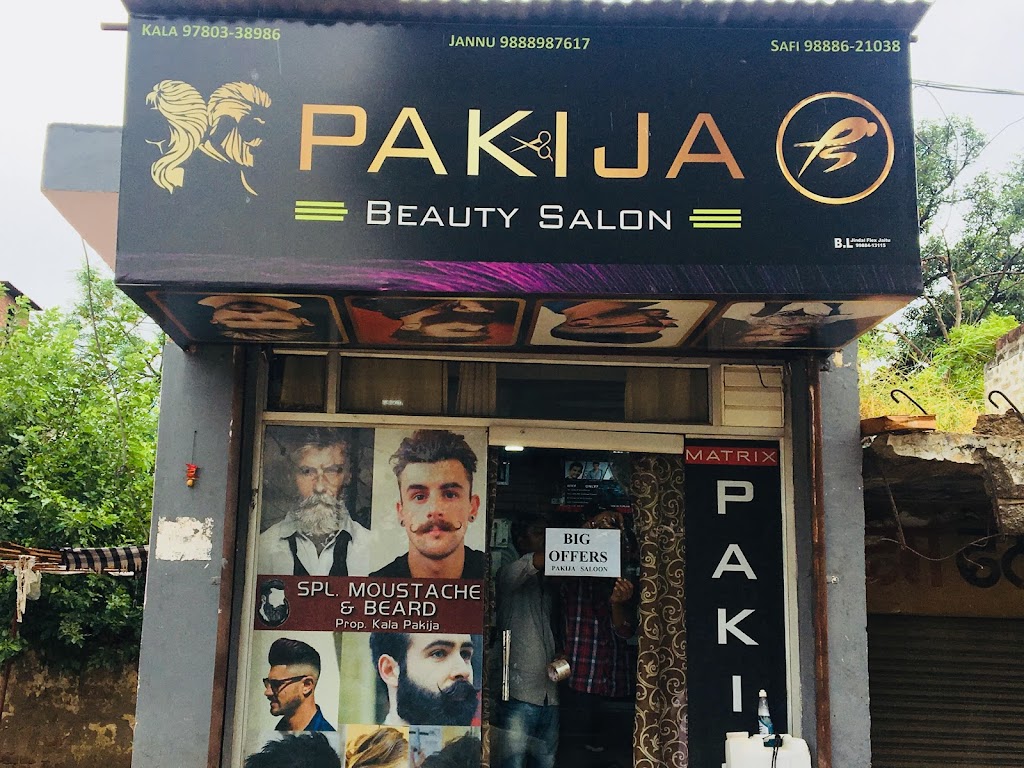 Pakija Unisex Saloon