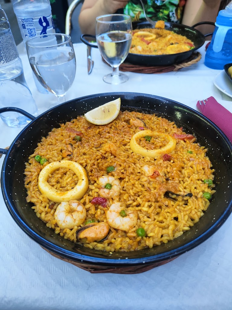Cafe Restorant — Comida y bebida