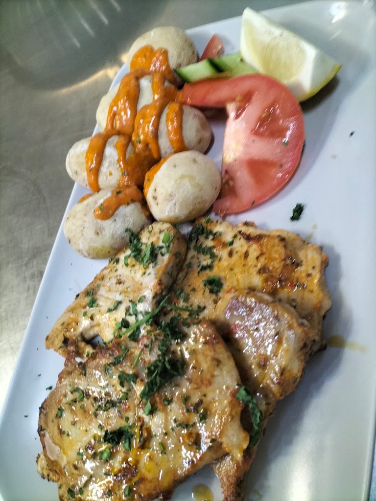 Meson Canario — Comida y bebida