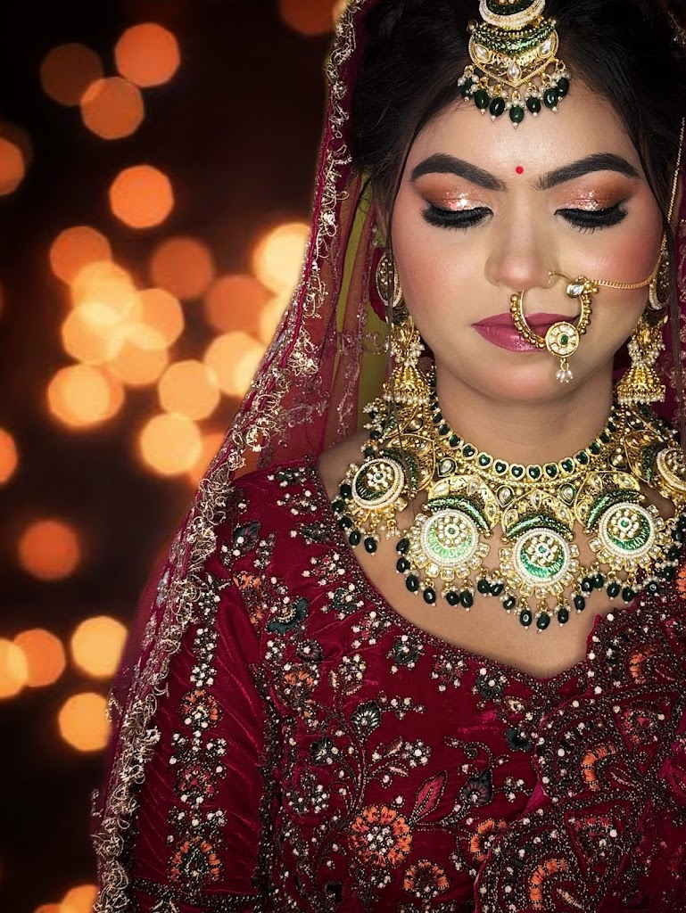 Anjali Makeovers Makeup Studio And Academy International And Best Makeup Artist In Sultanpur