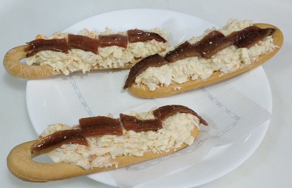 Cafe - Bar Chaparro — Comida y bebida