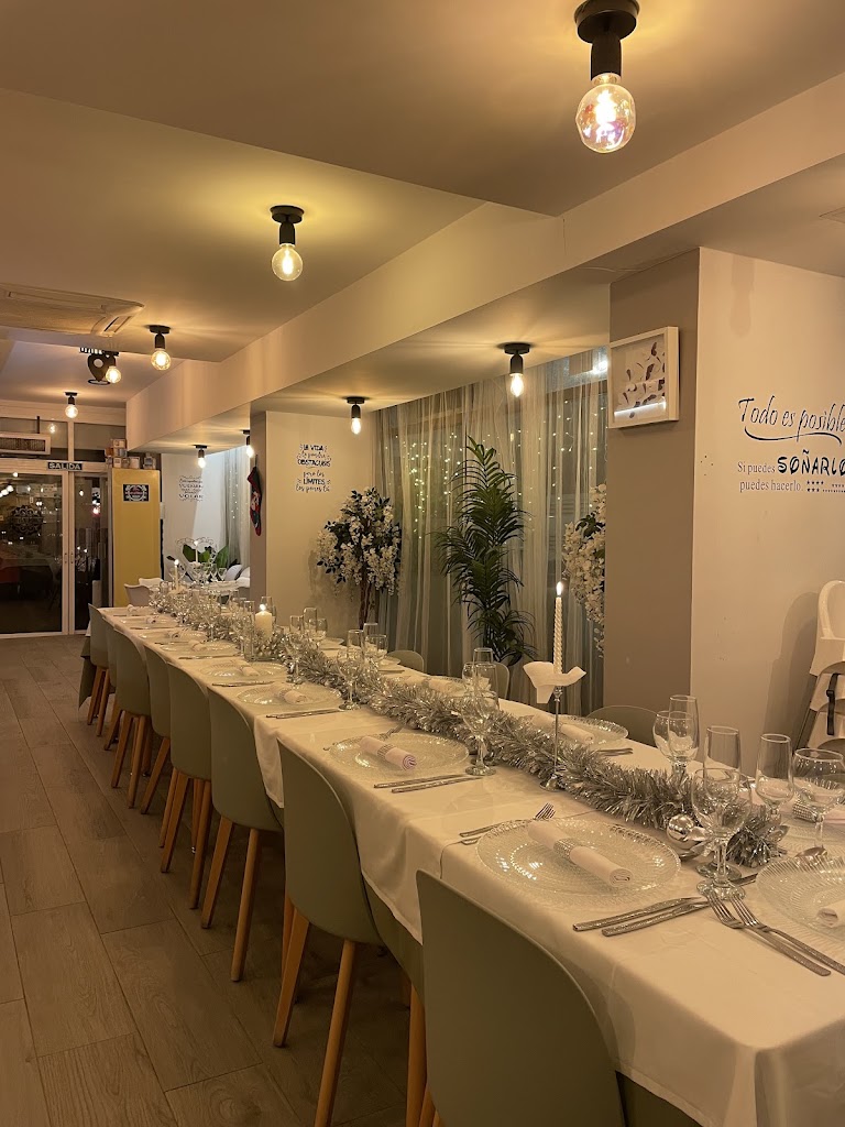 Me da igual Gastro-bar & Cocktails Calpe — Ambiente