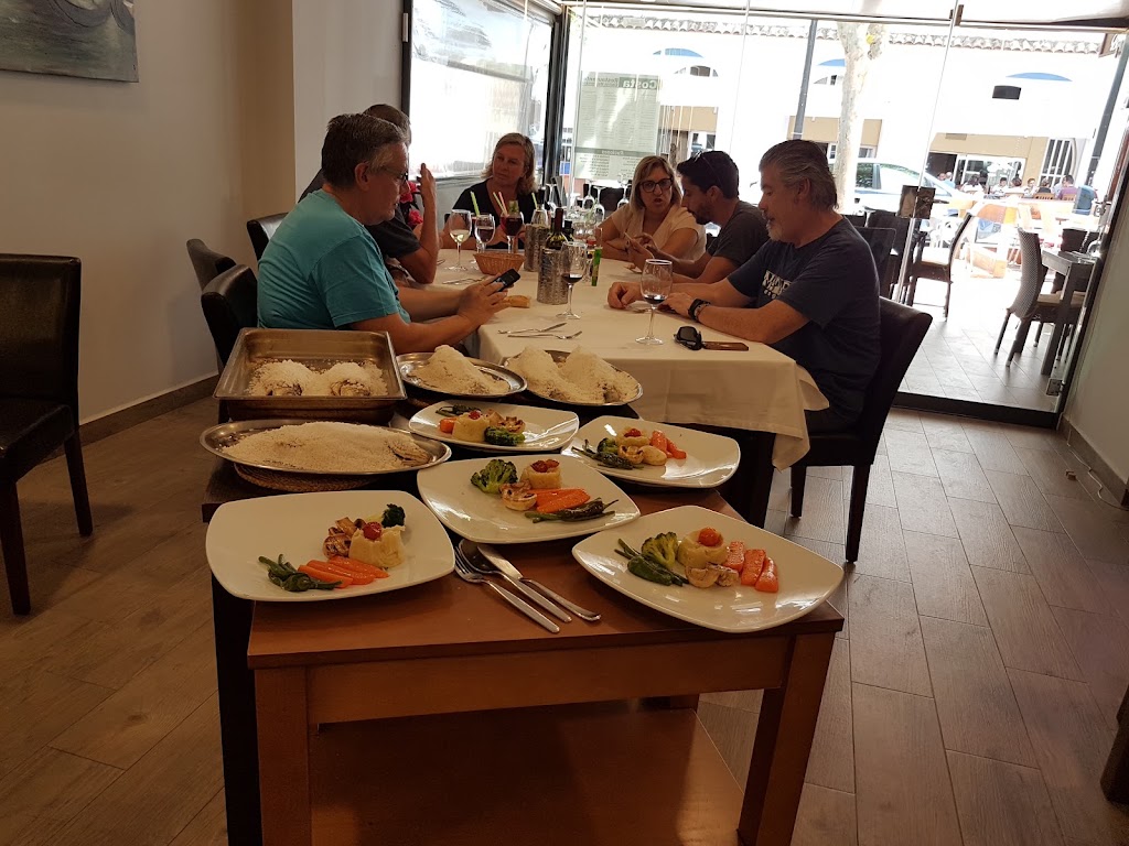 RESTAURANTE Costa. — Comida y bebida