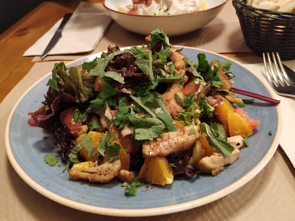 Bavi Bistro — Comida y bebida