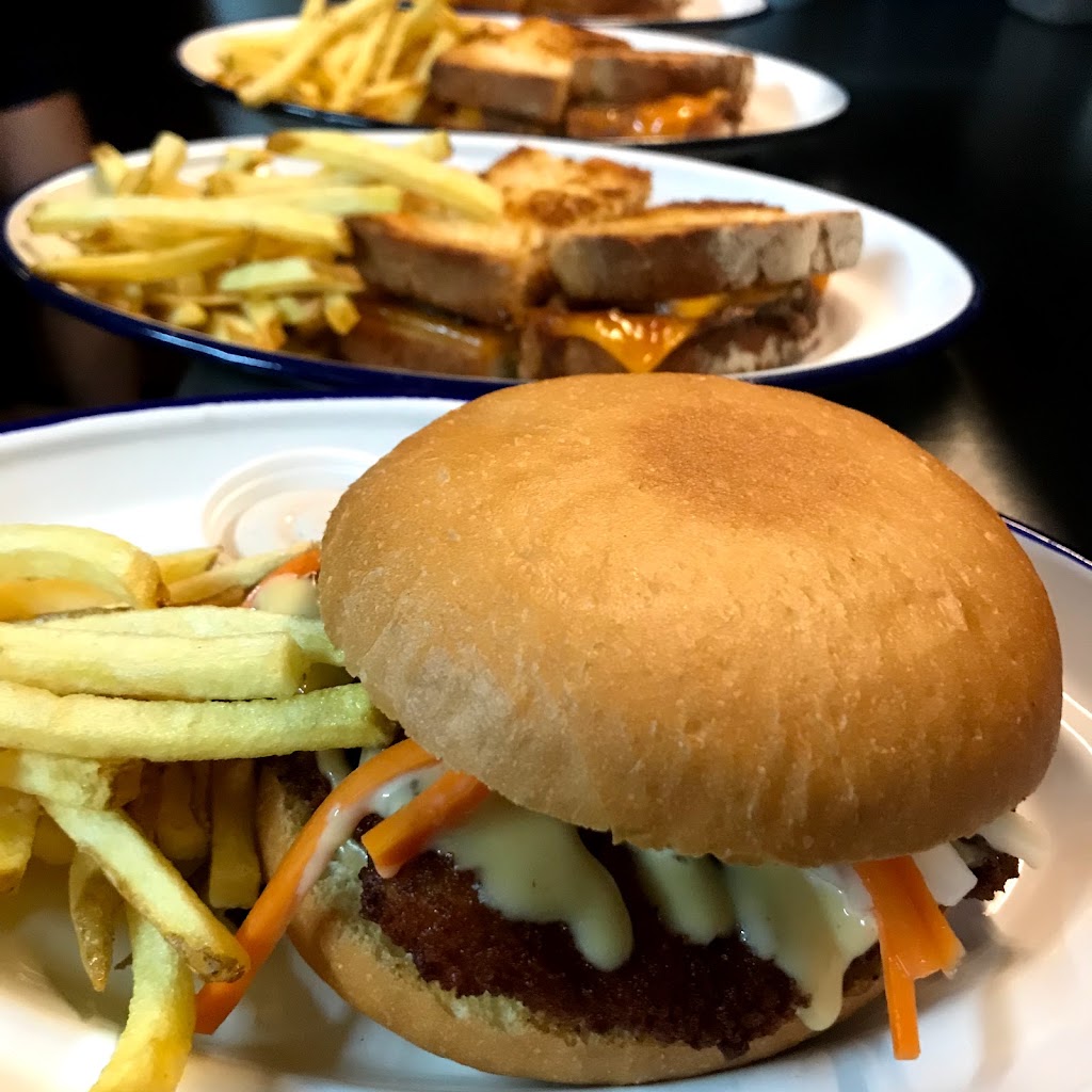 Domestic bar — Comida y bebida