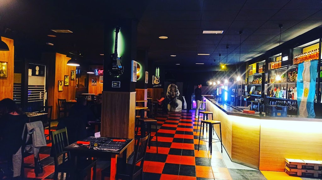 riffs american bar — Del propietario