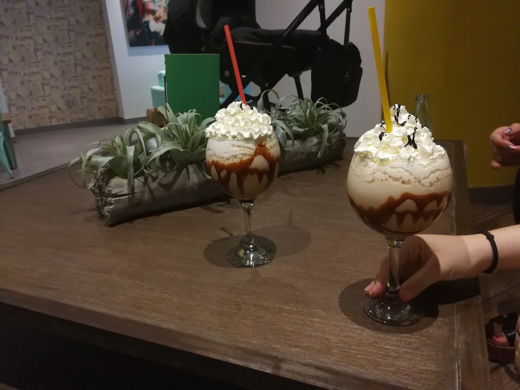 Buenos Aires CAFE — Comida y bebida