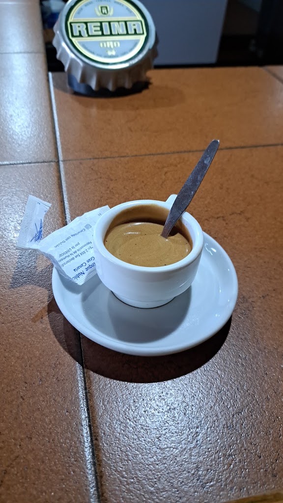 Tasca KM48 — Comida y bebida