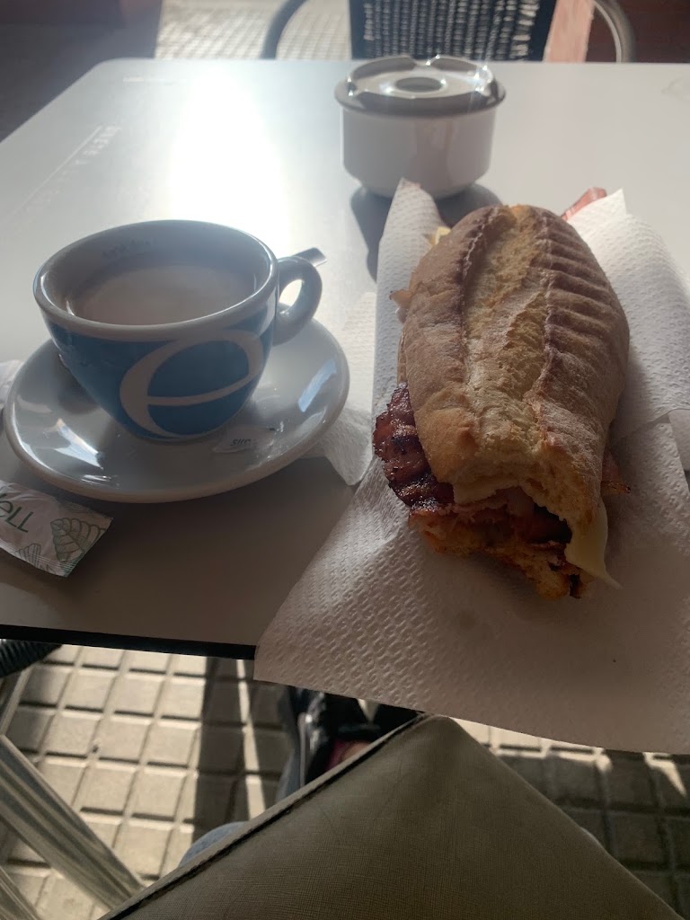 Bar El gato con botas — Comida y bebida
