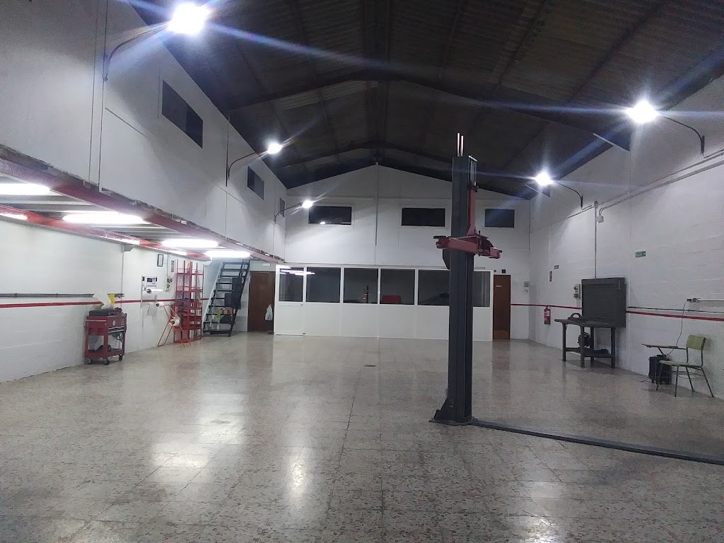 Taller del automovil Diego Ortiz electromecanica — Interior