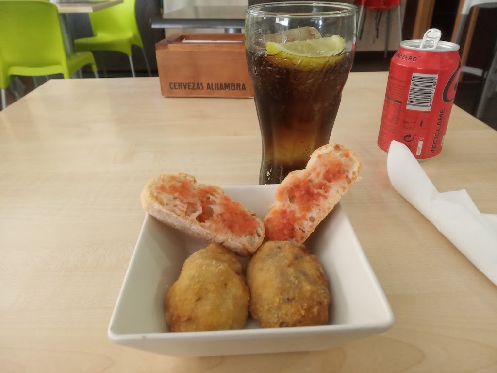 Cafe Bar SPORT — Comida y bebida
