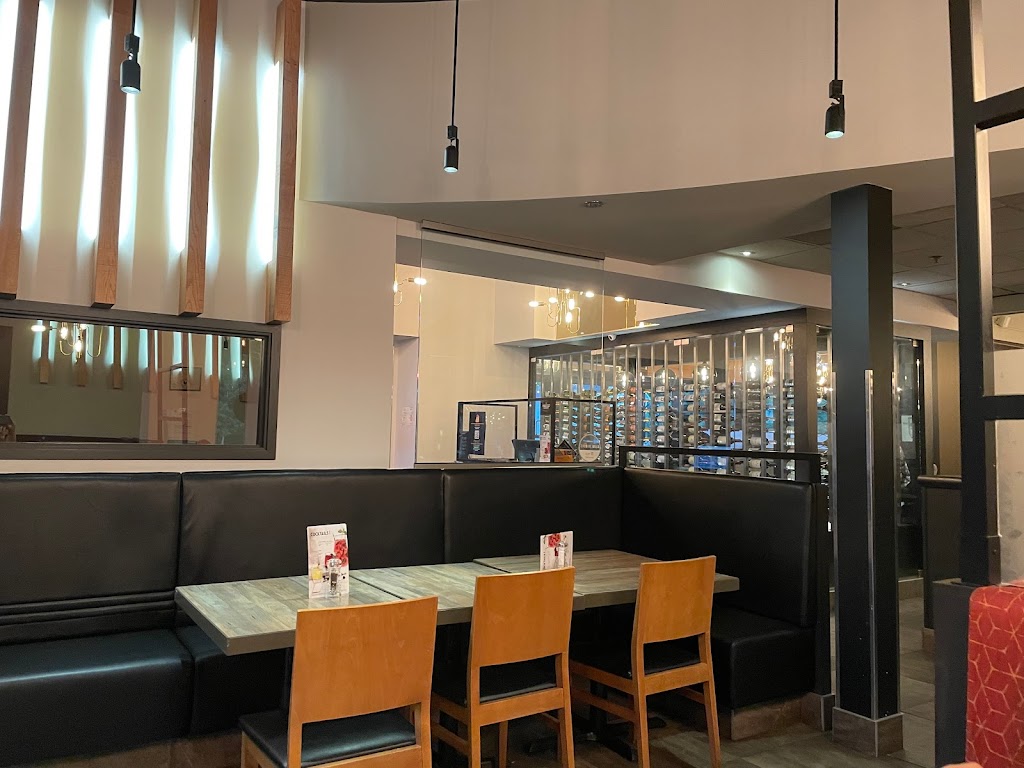 Restaurant et bar St-Hubert in Gatineau