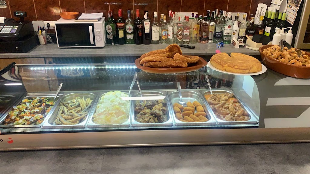 Bar Cleyvas — Comida y bebida