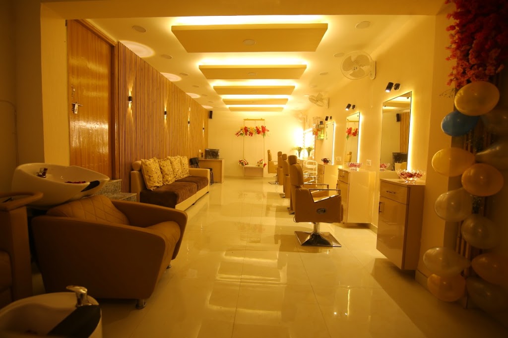 Rs Makeovers Beauty Salon