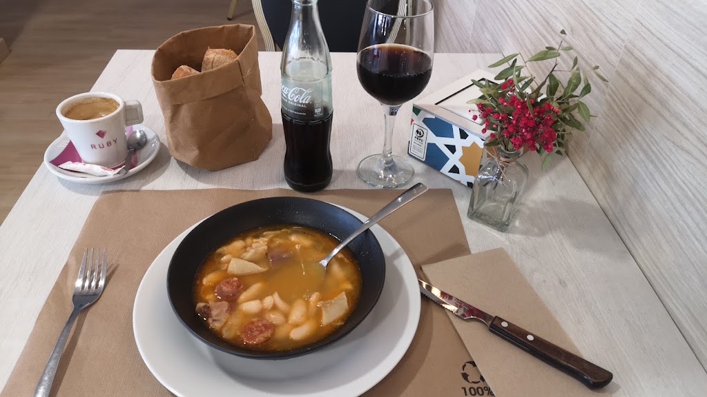 Restaurante As Eiroas — Comida y bebida