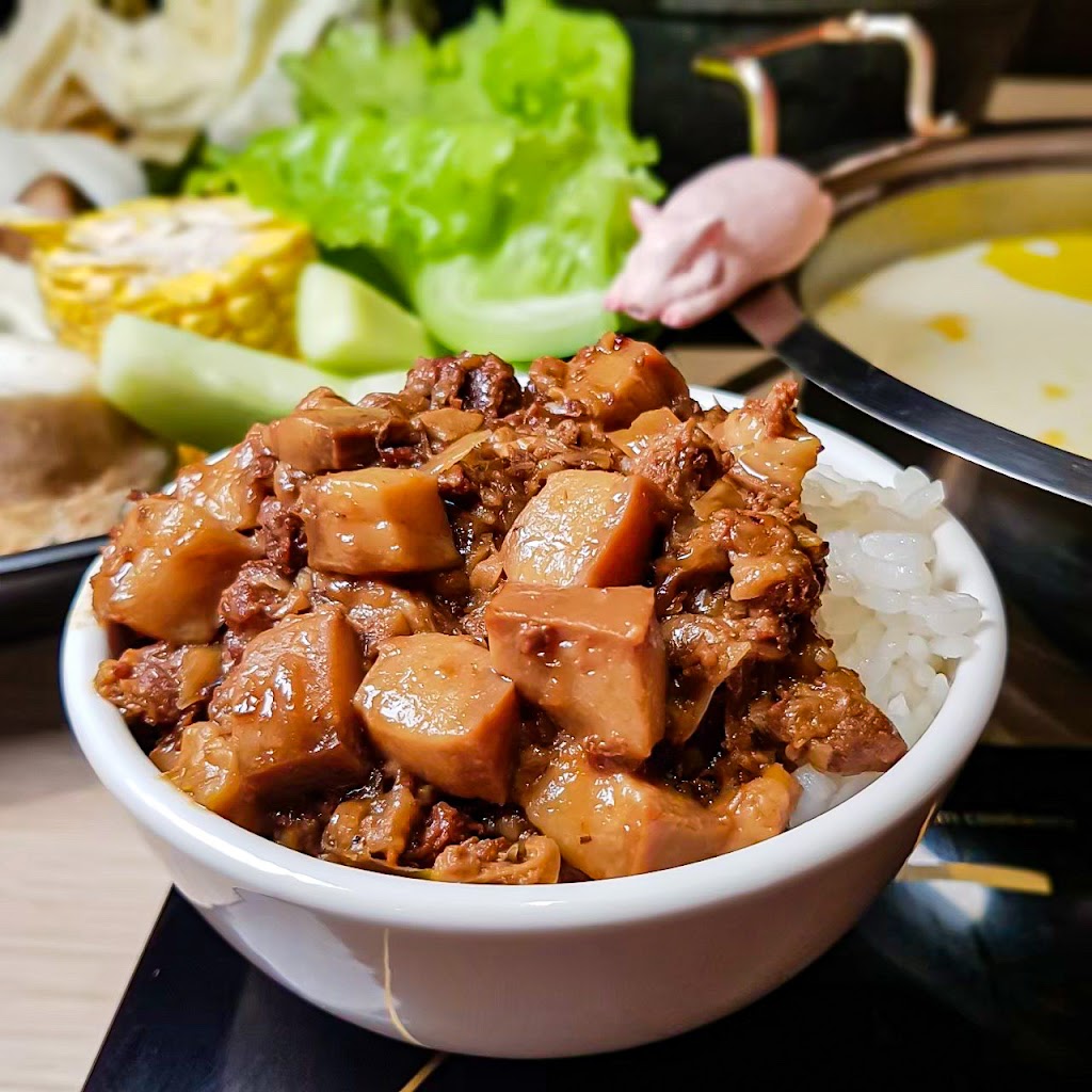 肉多多火鍋-台中廣三店 的照片
