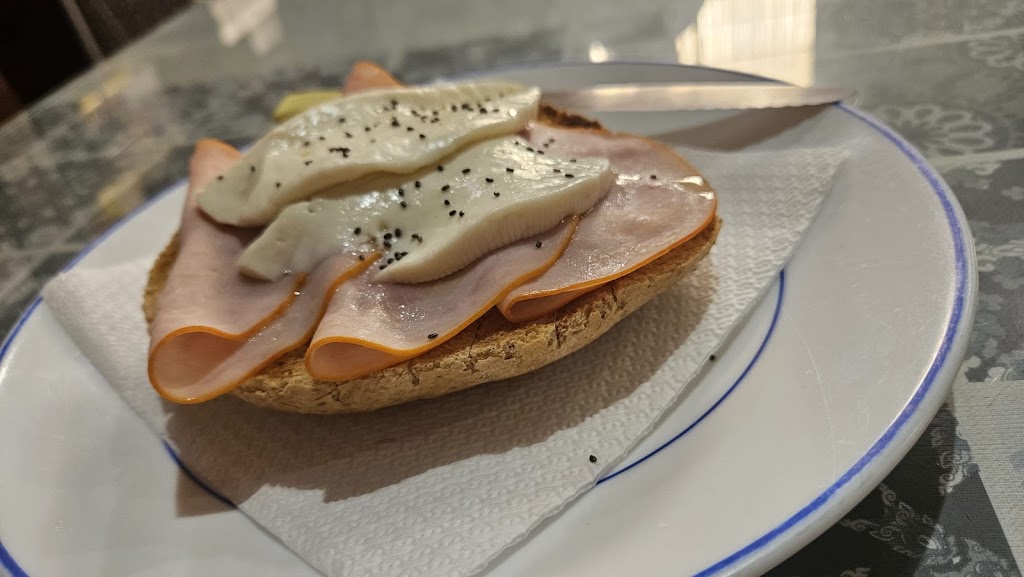 Bar "La Espuela" — Comida y bebida