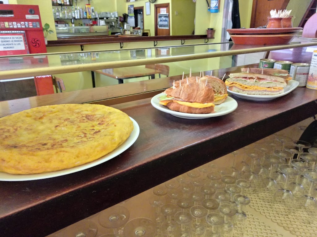 Bar Llanaves — Comida y bebida