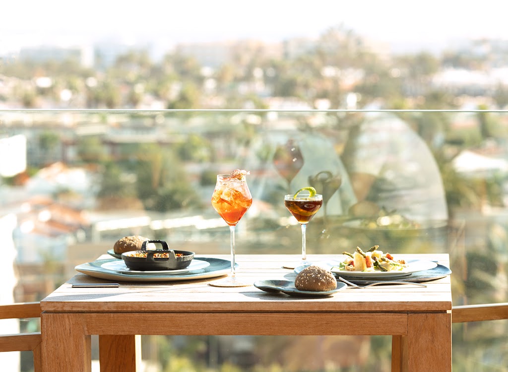 Atelier Cocktail bar — Comida y bebida