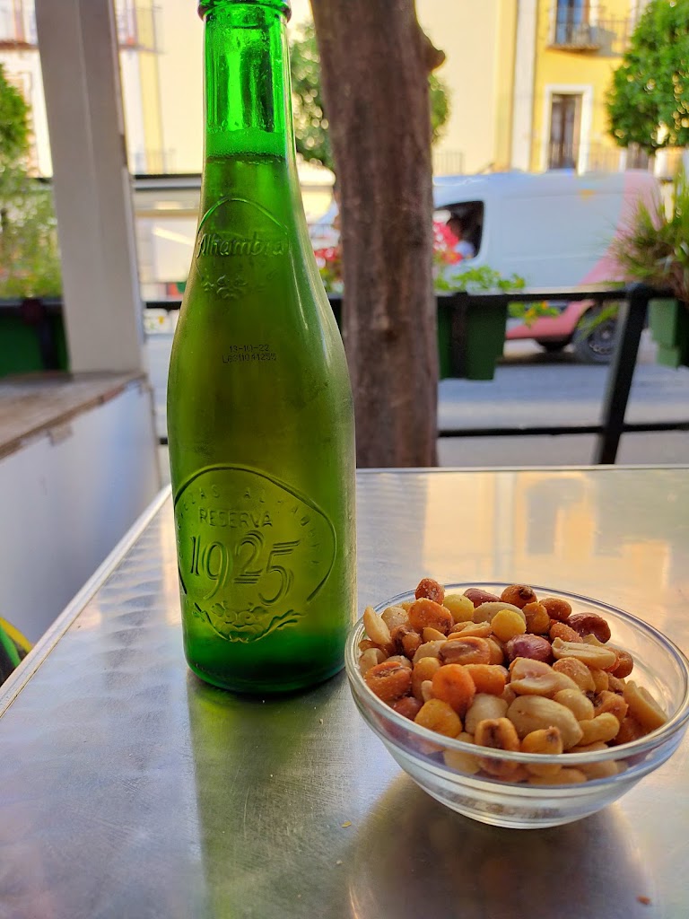 Alambique Pub — Comida y bebida