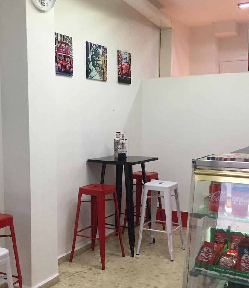 Restaurante Goofy Perritos Calientes — Ambiente
