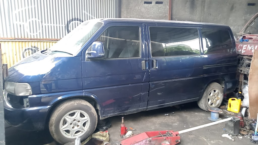 Bengkel Mobil Semut
