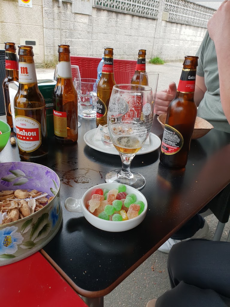 Cafeteria-Bar Perrys — Comida y bebida