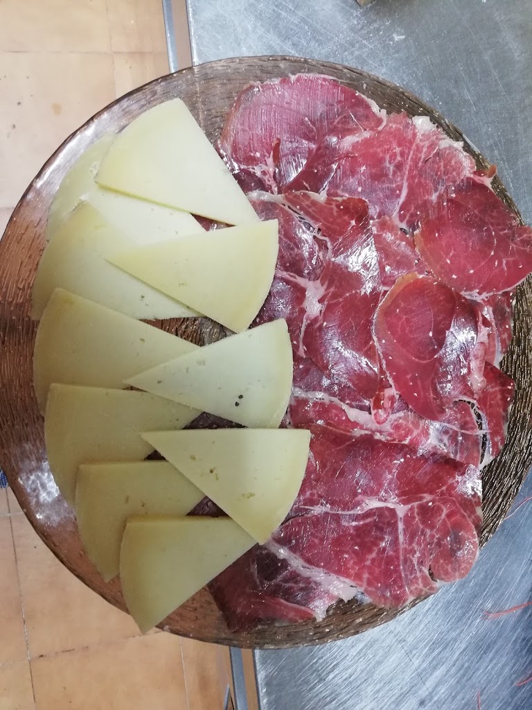 Bar Restaurante Paco — Comida y bebida