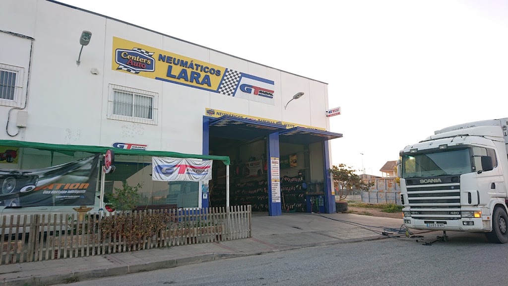 Neumaticos Lara — Exterior