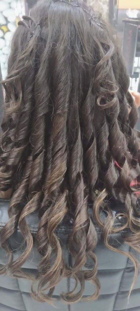 Blur Beauty Unisex Salon