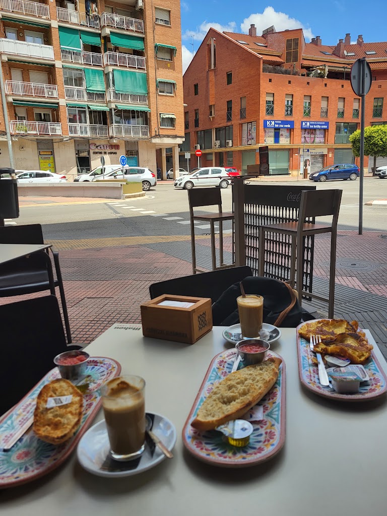 Macondo Cafe — Comida y bebida